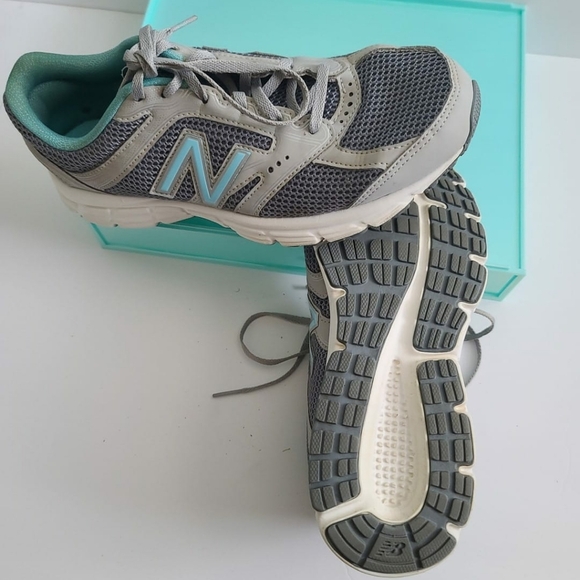 New Balance Women's Low Top sz 9 - Picture 1 of 5
